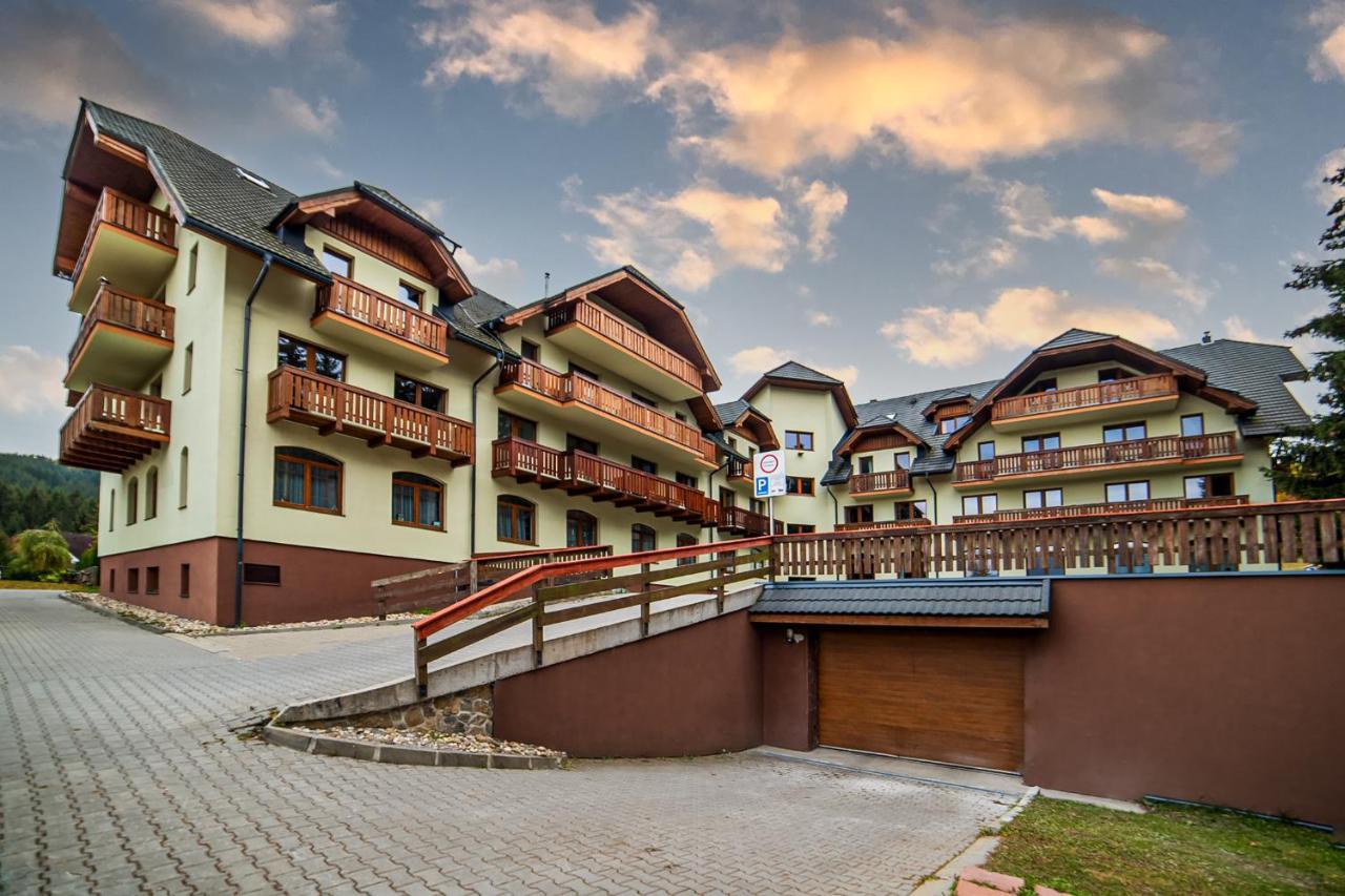 Apartman Tulanie 62 Kamzik Donovaly 2 Izbovy Mezonet Deluxe Parkovanie V Podzemnej Garazi Zdarma المظهر الخارجي الصورة